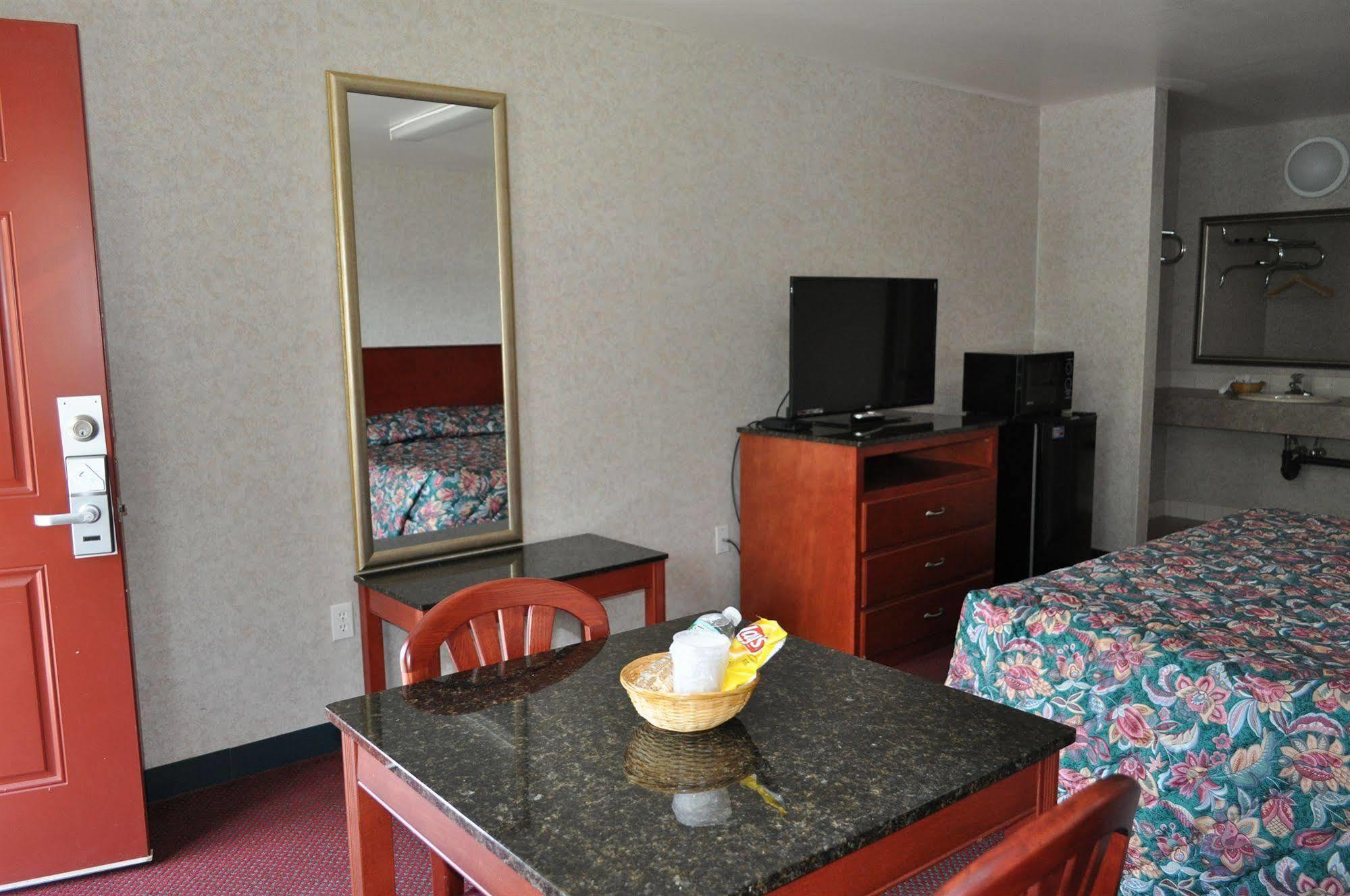 Atrium Inn & Suites Галлоуэй Экстерьер фото