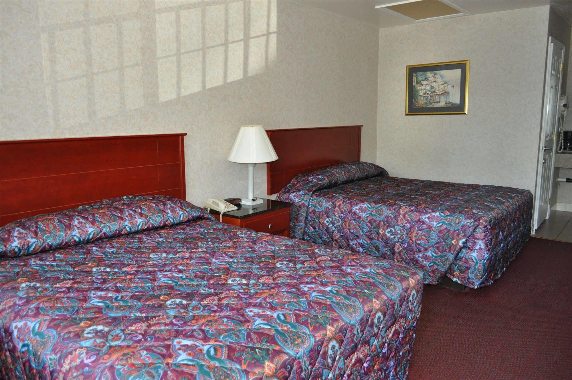 Atrium Inn & Suites Галлоуэй Экстерьер фото