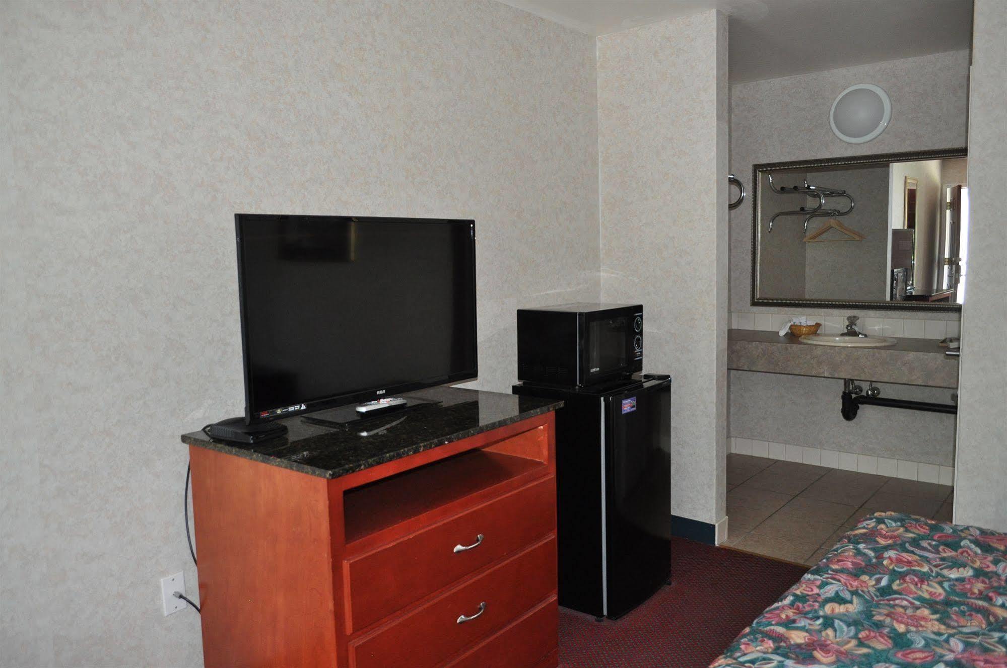 Atrium Inn & Suites Галлоуэй Экстерьер фото