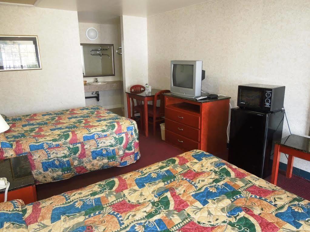 Atrium Inn & Suites Галлоуэй Экстерьер фото