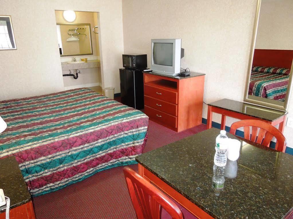 Atrium Inn & Suites Галлоуэй Экстерьер фото