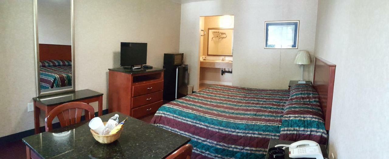 Atrium Inn & Suites Галлоуэй Экстерьер фото